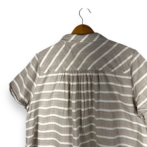 Torrid Textured Woven Button-Front Pocket Camp Shirt, Tan Stripe, Size 1/1X - Picture 12 of 14